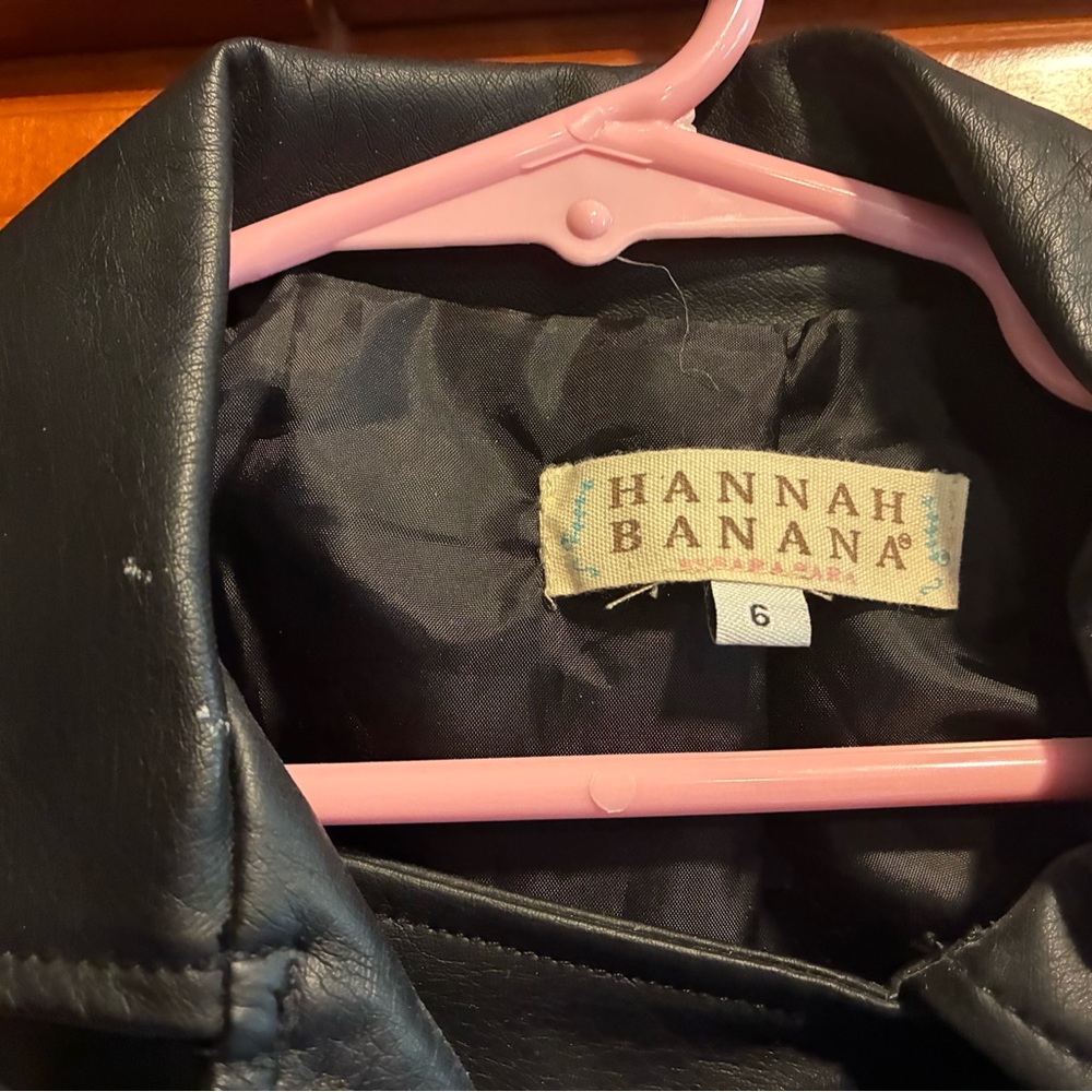 Hannah Banana Sleek Black Jacket